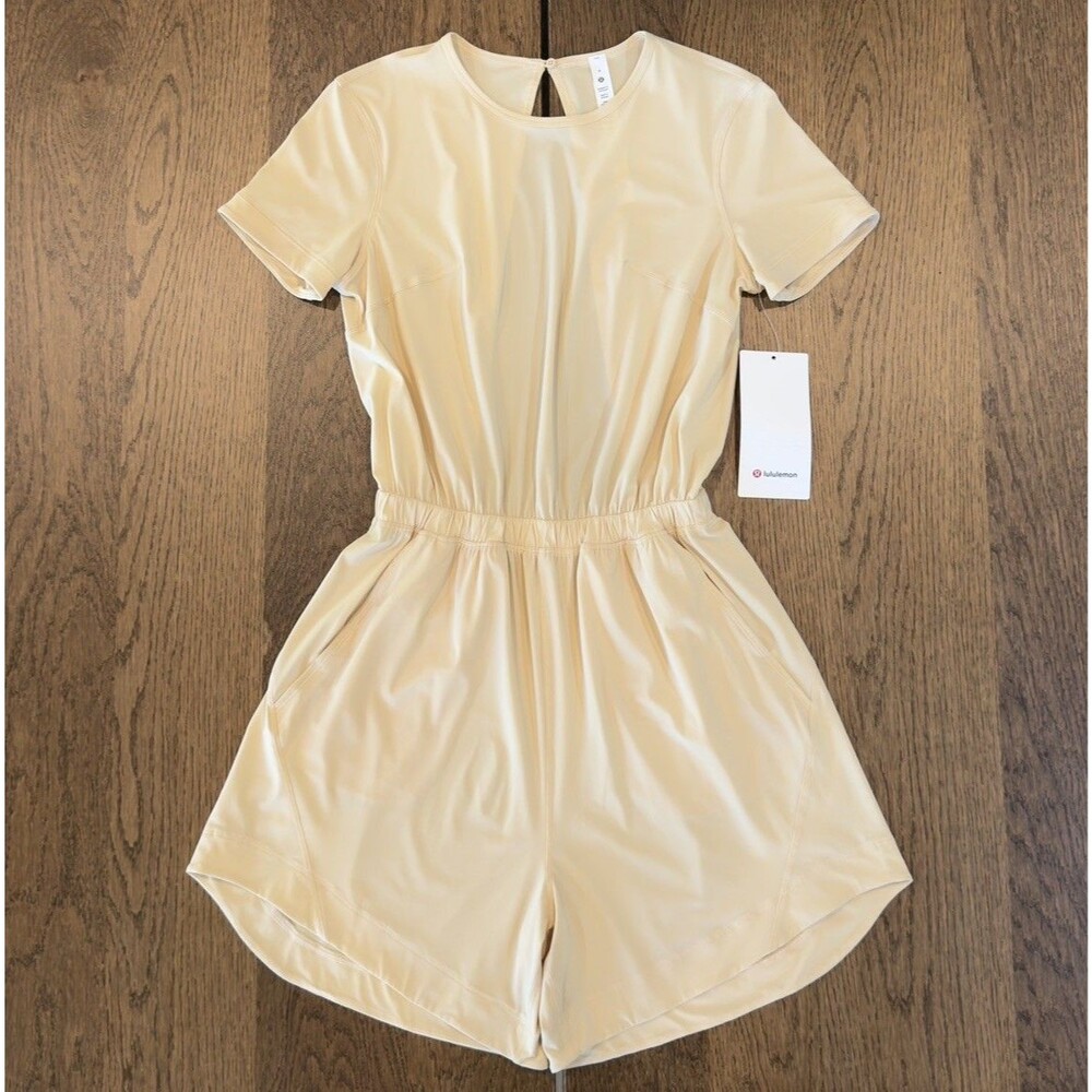 NWT Lululemon Lightweight High Neck Romper 5” Womens 4 Prosecco Yellow Pockets